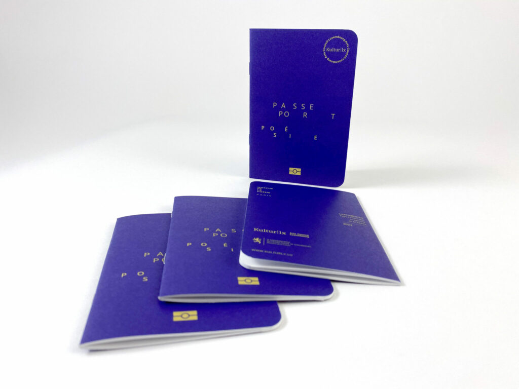 A photograph of four copies of “Passeport Poésie” published by Kultur|lx. The booklet is dark blue with golden lettering. The front cover shows the title “PASSEPORT POESIE”, as well as the electronic passport logo at the bottom and the logo of Kultur|lx at the top.